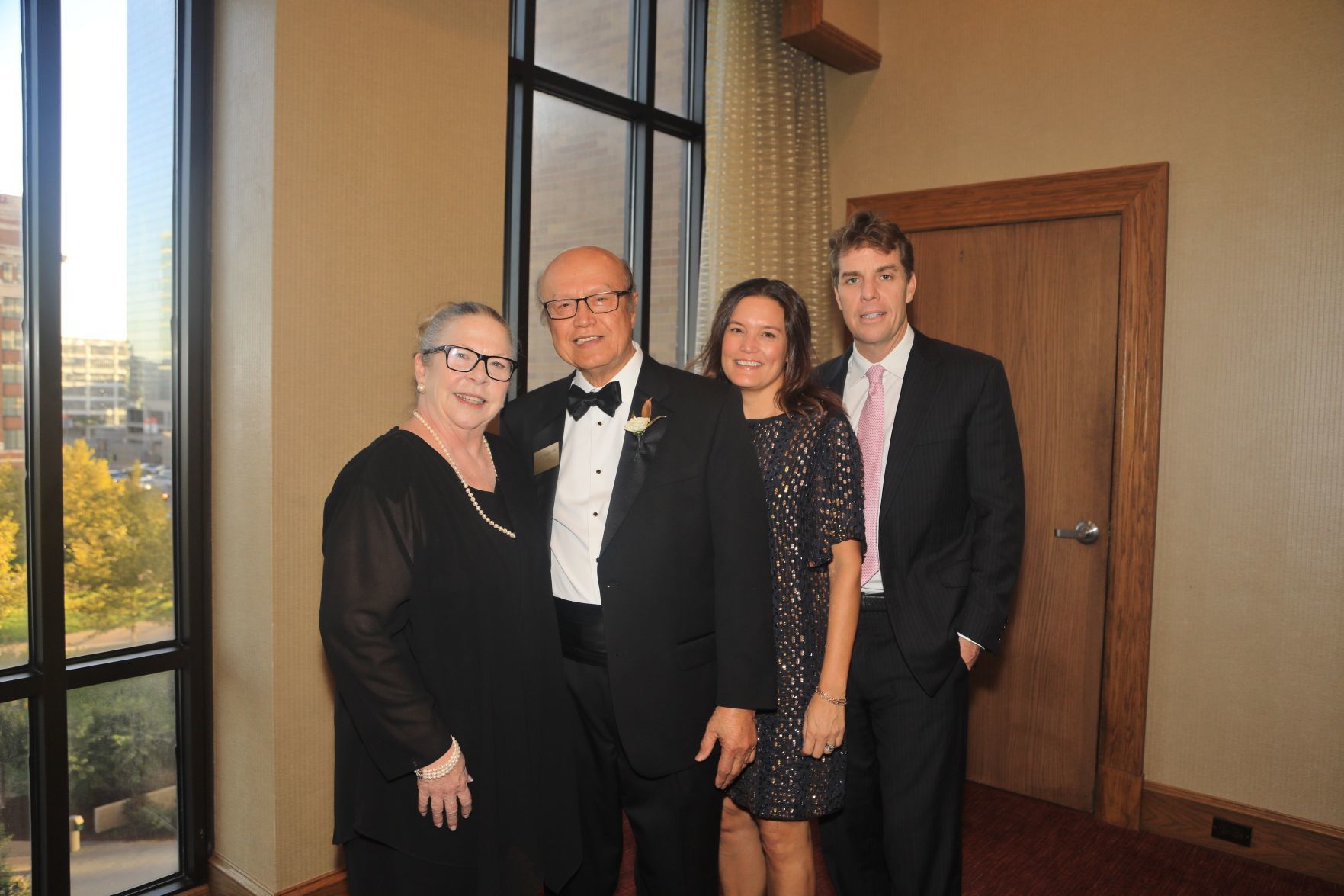 Jean Vargas, Dr. Ted Vargas, honoree, Beth and David Hughes